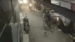 Terekam CCTV, Remaja Curi Sepeda di Halaman Rumah di Duren Sawit