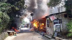 Selang Gas Bocor, Kios Ayam Geprek di Cidadap Bandung Ludes Terbakar