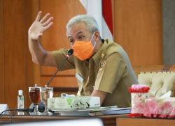 Ganjar  Pranowo : Kalau Ada yang Korupsi Bansos Covid di Jateng, Laporkan Saya!