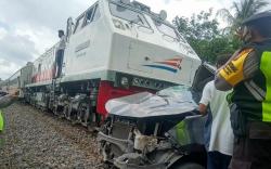 KA Penataran Tabrak Minibus di Perlintasan Tanpa Palang Pintu, 1 Orang Tewas