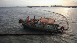 Kapal Kargo Tenggelam, Oil Boom Dipasang untuk Antisipasi Pencemaran Air Laut