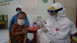 Vaksinasi Difteri dan Tetanus Siswa SD di Semarang