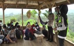 Pelajar Naik Bukit Cari Sinyal, Polres Pagaralam Kirim Personel