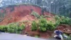 Tanah Longsor Terjang Sukanagara Cianjur, 1 Pengendara Motor Tewas