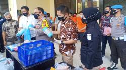 Nekat Daur Ulang Limbah Sarung Tangan di Bandung, Wanita asal Jakarta Ditangkap Polisi<