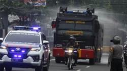 Polisi Kerahkan Mobil Water Canon ke Petamburan, Semprot Cairan Disinfektan