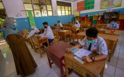 Pemerintah Salurkan Bantuan Subsidi Upah bagi Tenaga Pendidik Non-PNS