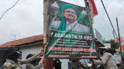 Baliho Tak Berizin di Bandung Dibersihkan Termasuk yang Bergambar Habib Rizieq