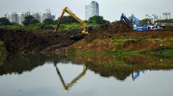 Antisipasi Banjir Jakarta, Lumpur Waduk Ria Rio Dikeruk