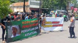 Penolakan Kehadiran Habib Rizieq di Jawa Barat Meluas, Massa FPMIB Bakar Spanduk
