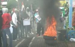 Aksi Tolak FPI di Wonosobo, Massa Bakar Poster Habib Rizieq