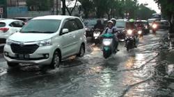 Hujan Deras Guyur Kota Bandung, Enam Jalan Raya Dilanda Cileuncang
