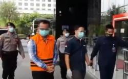 Video Edhy Prabowo Kenakan Rompi Orange dan Diborgol saat Diperiksa KPK