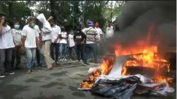Ratusan Warga Kembali Demo di DPRD Sumut Tolak Kedatangan Habib Rizieq di Medan