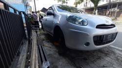 Heboh Aksi 2 Pencuri Gasak 4 Ban Mobil di Tasikmalaya Terekam CCTV<