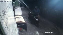 Gondol Motor di Arena Futsal, Aksi Curanmor di Palembang Terekam CCTV