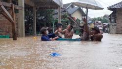 Banjir di Lebak Meluas Rendam Puluhan Desa, 1 Jembatan Ambruk