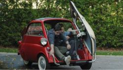 Mengenal Mobil Unik BMW Isetta, Pintunya Menghadap ke Depan