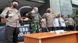 Dor, 6 Pria Diduga Pendukung Habib Rizieq Tumbang Ditembak Polisi di Km 50 Tol Cikampek