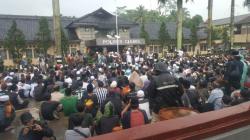 Massa Berkopiah dan Bersarung di Ciamis, Kapolres : Mereka Minta Gantikan Habib Rizieq Shihab