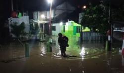 Bengawan Solo Meluap, Puluhan Rumah di Karanganyar Terendam Banjir 1 Meter