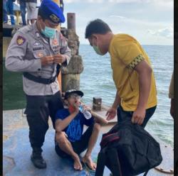 Pemuda yang Nekat Berenang Pakai Galon Seberangi Teluk Balikpapan Dibelikan Tiket