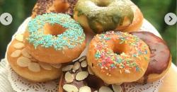 Cara Membuat Donat Tape Lembut dan Enak, Toping Warna-warni Bikin Ketagihan