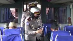 Operasi Lilin Lodaya 2020, Satlantas Cimahi Tegur Kondektur Bus Tak Pakai Masker<