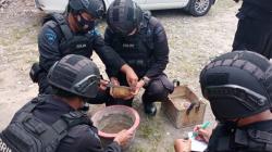 Gegana Polda Sumbar Ledakkan Ranjau Aktif Sisa Perang