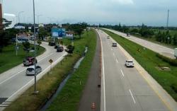 Video Arus Lalu Lintas di Tol Cipali Meningkat Jelang Libur Nataru<
