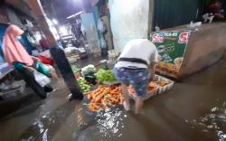 Puluhan Ruko dan Sebuah Pasar di KM 11-12 Palembang Terendam Banjir <