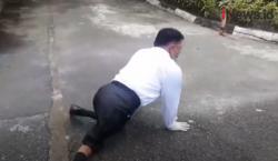 Video Guru Honorer Penyandang Disabilitas Berjalan Merangkak saat Ambil SK CPNS di Pematangsiantar