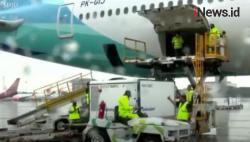 Video 1,8 Juta Vaksin Sinovac Tiba di Bandara Soetta