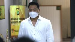 Pakai Kemeja Putih, Michael Yukinobu Diperiksa sebagai Tersangka Kasus Video Syur Gisel