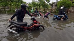 Curah Hujan Tinggi Guyur Wilayah Bali, Jalanan Denpasar Terendam Banjir