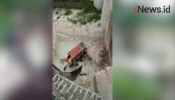 Video Truk Bermuatan Batu Terjun ke Galian Tambang akibat Jalan Longsor di Tuban