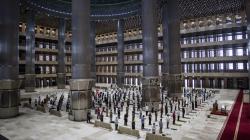 Suasana Salat Jumat di Masjid Istiqlal usai Selesai Renovasi