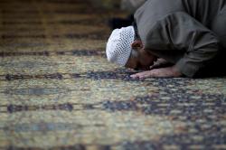 Bacaan Sujud Sahwi dan Arti Beserta Tata Cara Lengkap