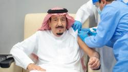 Momen Raja Salman Disuntik Vaksin Covid-19