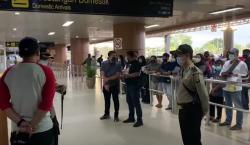 Video Keluarga Penumpang Sriwijaya Air Penuhi Bandara Supadio Pontianak