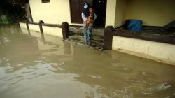 Tanggul Sungai Jebol, Ratusan Rumah Desa Bojong Brebes Terendam Banjir