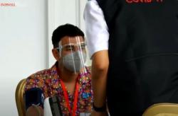 Video Raffi Ahmad Ucapkan BismiIlah Sebelum Divaksin Bersama Jokowi