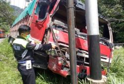 Tabrakan Beruntun akibat Truk Rem Blong di Tanah Datar, 3 Kendaraan Ringsek<