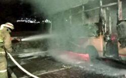 Metro Mini Terbakar di Terminal Kampung Rambutan