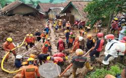 Hari Terakhir Operasi SAR, Pencarian Korban Longsor Cimanggung Sumedang Dipercepat
