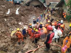 Longsor Cimanggung Sumedang, 16 Orang Diduga Masih Tertimbun di Tempat Hajatan 