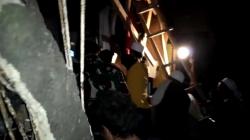 Ponpes Al-Madaroh Cipanas Cianjur Roboh Diduga Akibat Bangunan Sudah Tua<