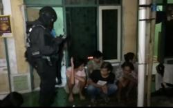 Asyik Pesta Miras dan Selingkuh di Kosan, Remaja di Tasikmalaya Digerebek Polisi