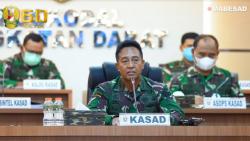 TNI AD Berangkatkan Dua Kapal Pengangkut Material Jembatan ke Bima dan Flores Timur
