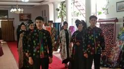Terinspirasi Covid, Perajin Batik di Pesisir Selatan Buat Batik Korona